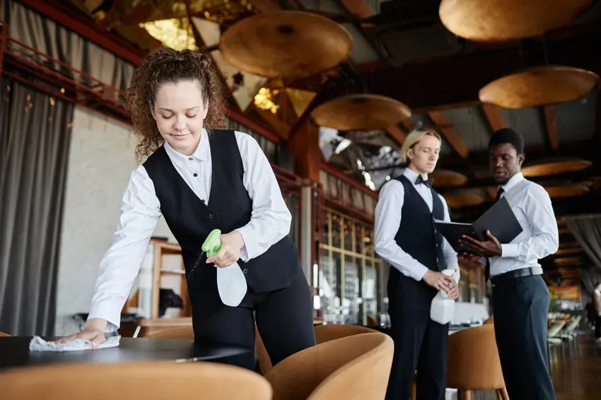 Host/Hostesses
